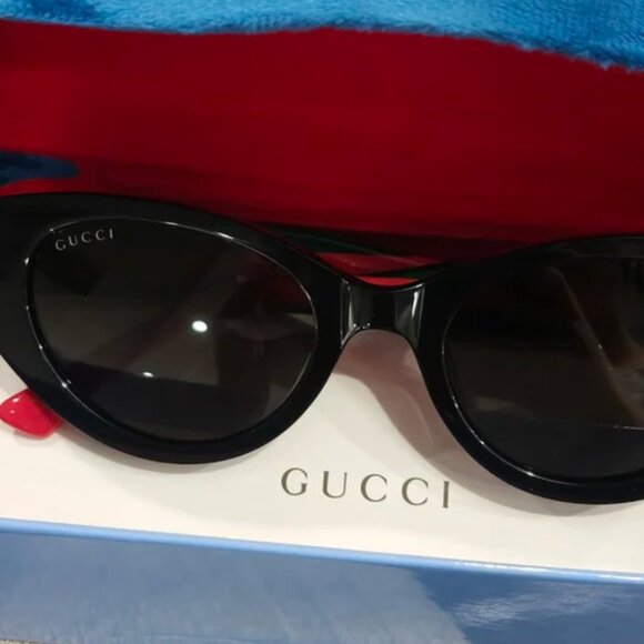 Gucci Black Round Frame Sunglasses with Velvet Case - Picture 6 of 6